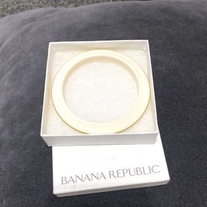 Banana Republic bangle bracelet acrylic smooth
